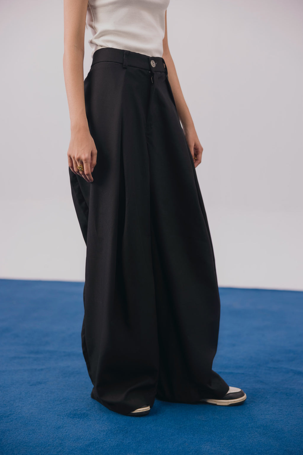 Black Barrel Wide Leg Pant