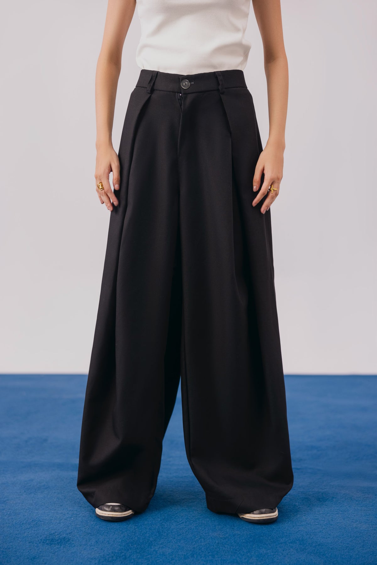 Black Barrel Wide Leg Pant